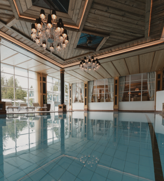 Indoorpool im Alpin Resort Sacher Seefeld