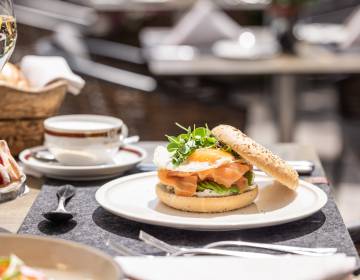 Lachs Avocado Ei Bagel
