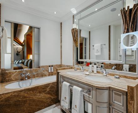 Badezimmer der Junior Suite im Alpin Resort Sacher