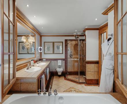 Badezimmer der Junior Suite im Alpin Resort Sacher