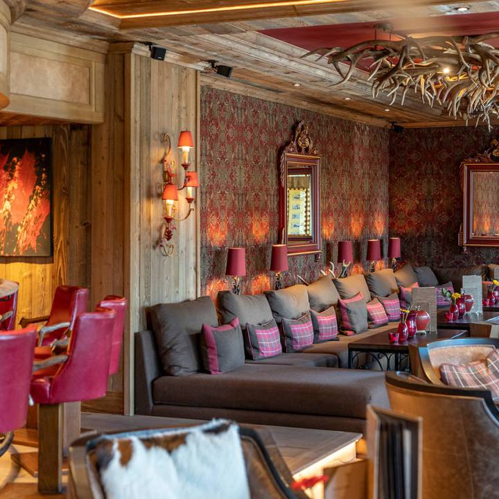 Bar und Loungebereich im Sacher Seefeld