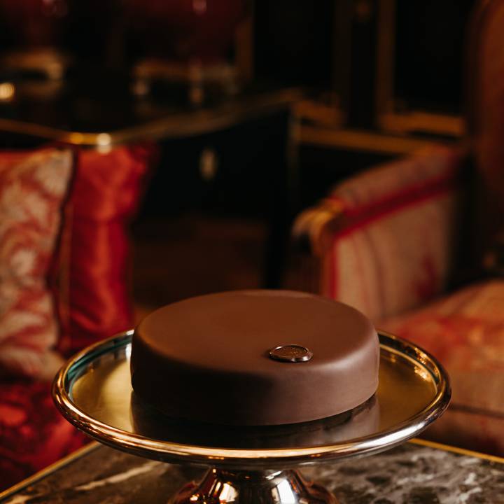 Verwöhnen Sie sich und Ihre Liebsten!: Original Sacher-Torte kaufen - Sacher Seefeld
