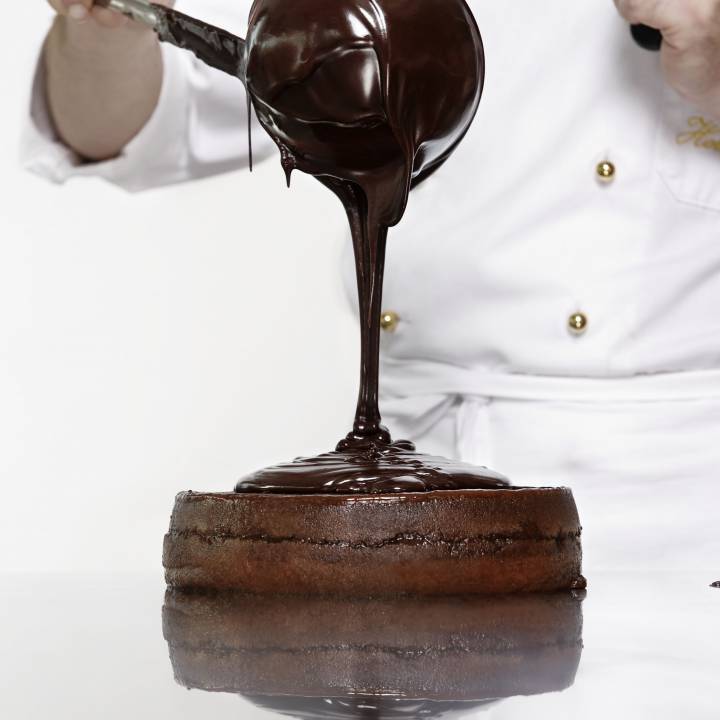 Zeitloser Genuss: Original Sacher-Torte - Sacher Seefeld